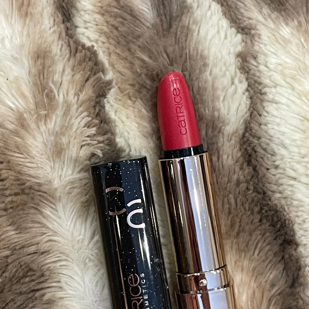 Catrice Power Plumping Gel Lipstick in Shade 150 Rule the World